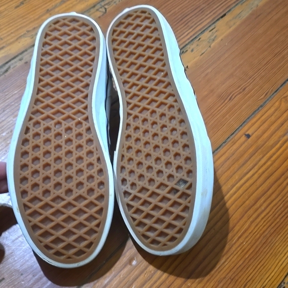 Vans - Picture 3 of 4